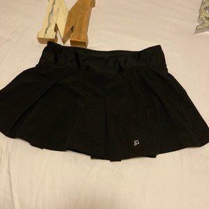 Skirt Sports black running skirt.